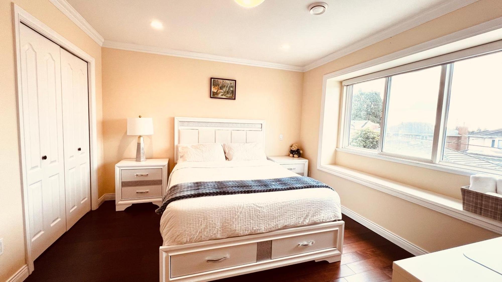 Coze Home In Vancouver Near Yvr Экстерьер фото